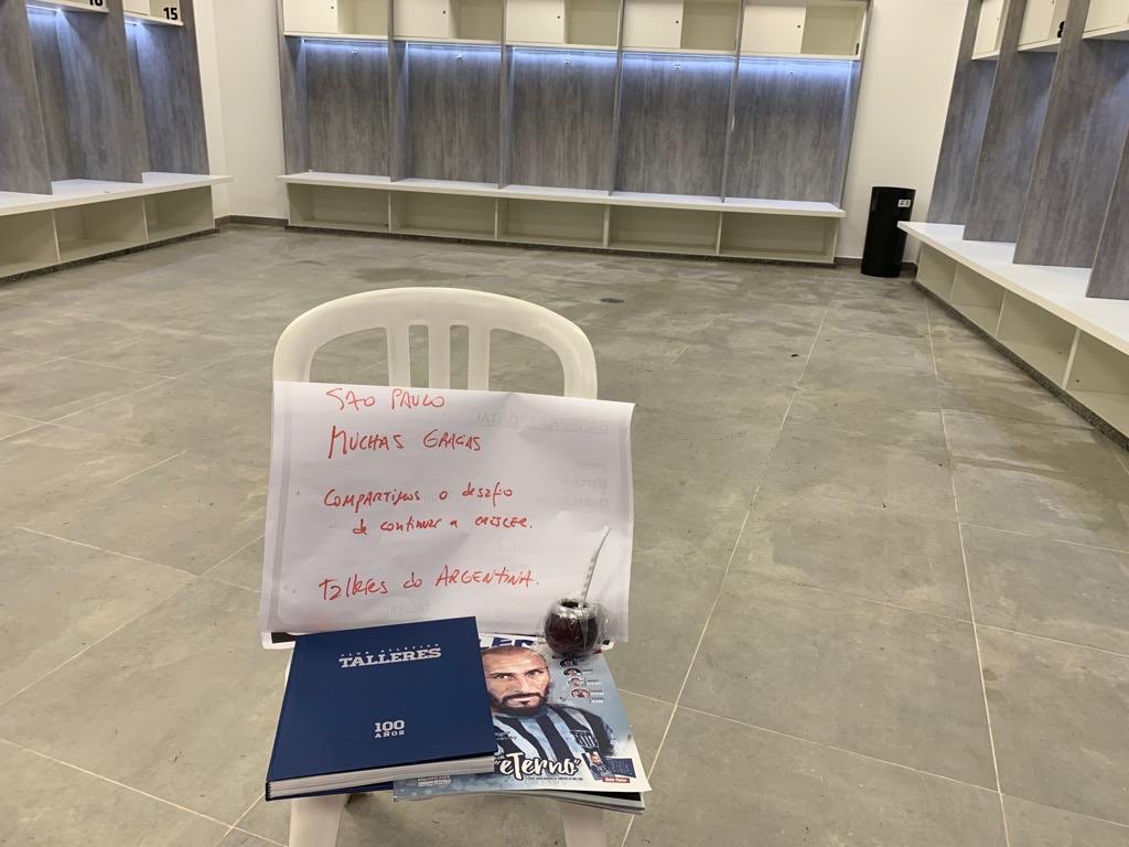 Gesto de respeito So Paulo da Cruz